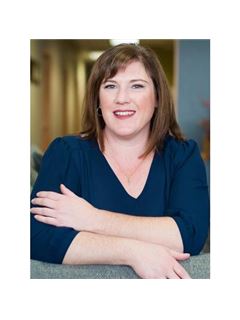 Lora Bladow - RE/MAX Excel