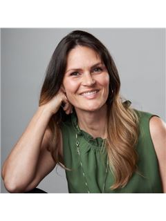 Lindsay Knapp - RE/MAX Newport