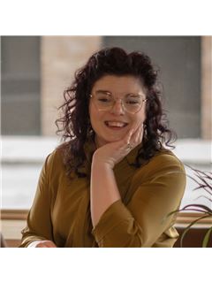 Erika Perona - RE/MAX Newport