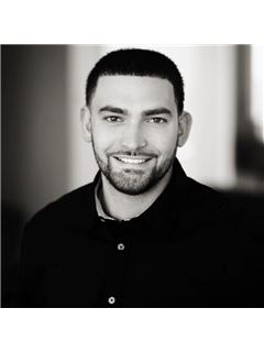 Gage Lueke - RE/MAX Newport