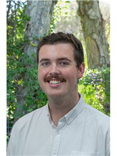 Associate - Darcy Porrett - REMAX Aspire