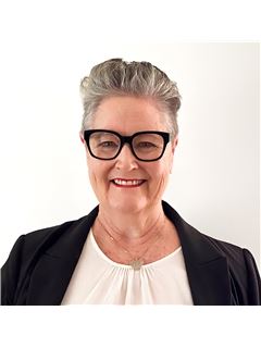 Associate - Kelly McInerney - REMAX Regency