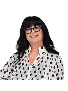 Nicole Dakis - REMAX Bayside