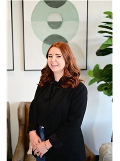 Associate - Fauve Attwell - REMAX Regency