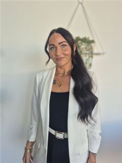 Associate - Kristi Oismann - REMAX Regency