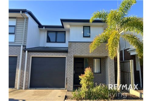 Beautifully Crafted and Spacious Townhouse