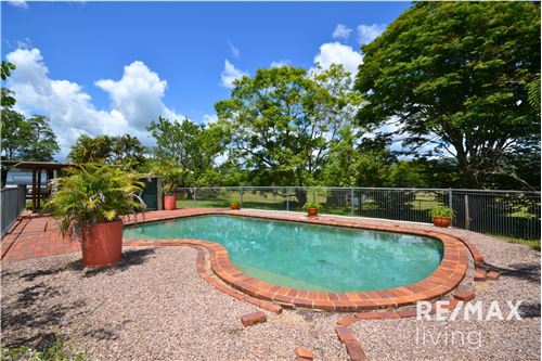 This Lovely Low Maintenance Acreage
