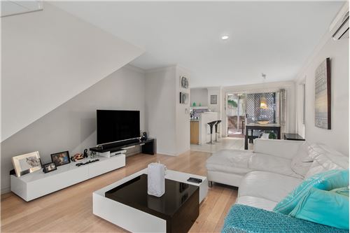 Pet Friendly Modern Townhouse