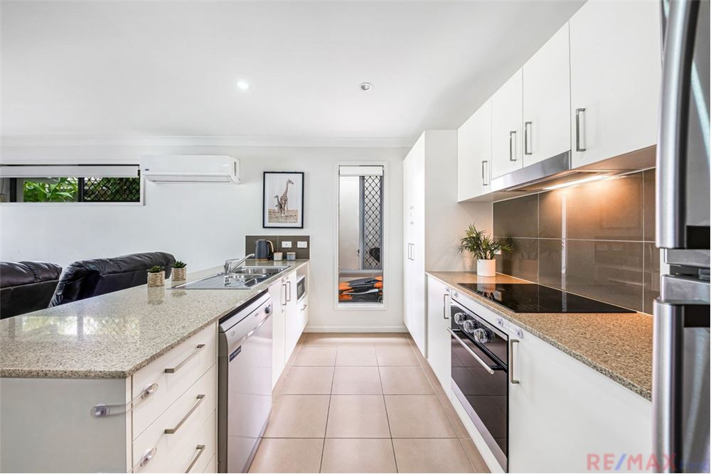 Residential SemiDetached House Pelican Waters, Australia