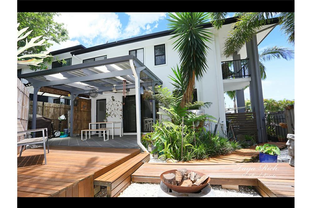 Residential - Townhouse - Merrimac, Australia - Australia - 11 - 1043195034-498