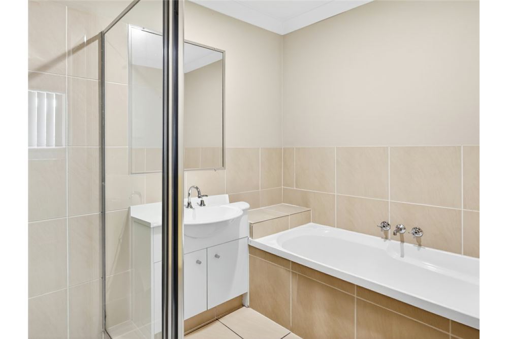 Prédio Habitacional - Moradia em Banda - Carrara, Australia - Australia - 11 - 1043195021-615