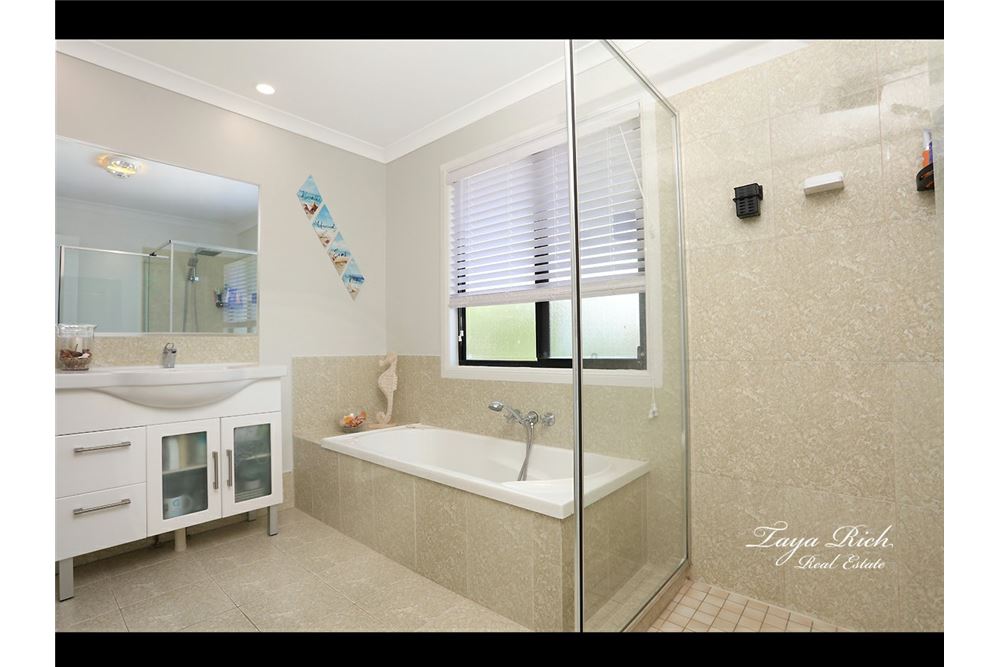Residential - Townhouse - Merrimac, Australia - Australia - 16 - 1043195034-498