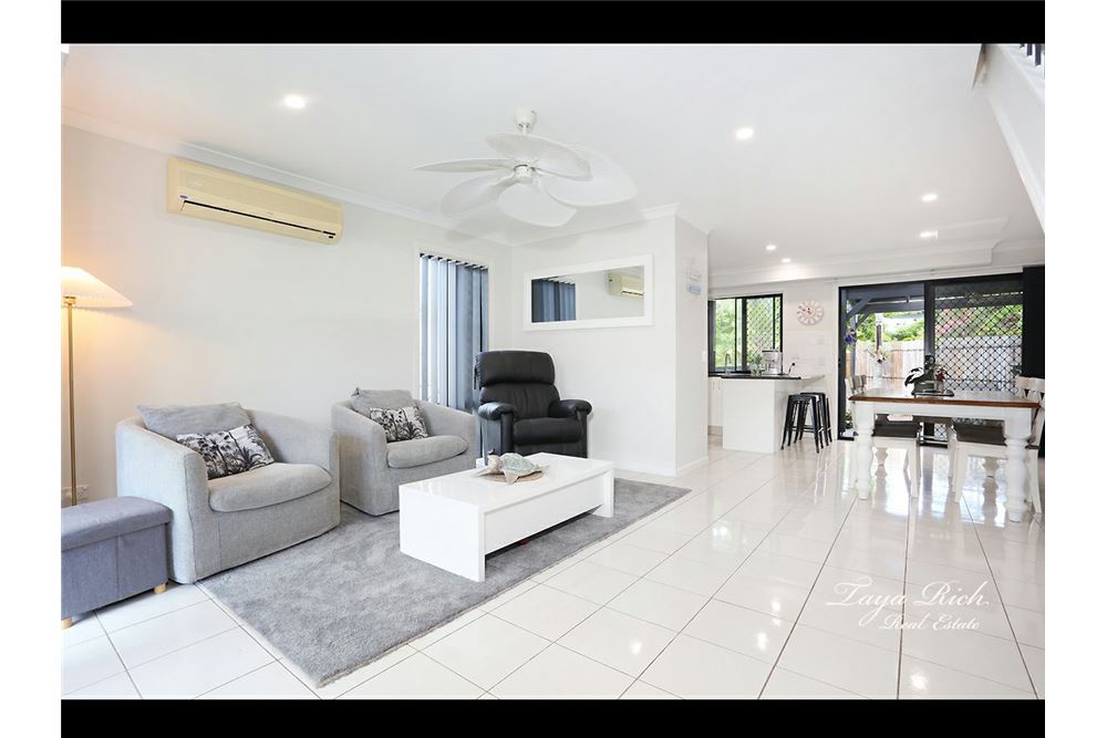 Residential - Townhouse - Merrimac, Australia - Australia - 2 - 1043195034-498