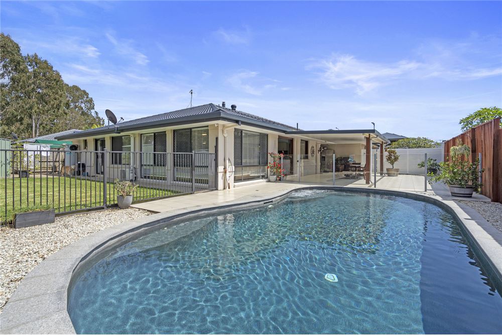 Residential SemiDetached House Redland Bay, Australia Australia