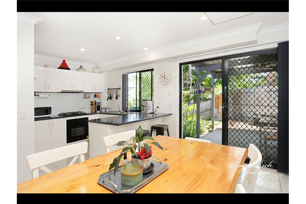 Residential - Townhouse - Merrimac, Australia - Australia - 6 - 1043195034-498