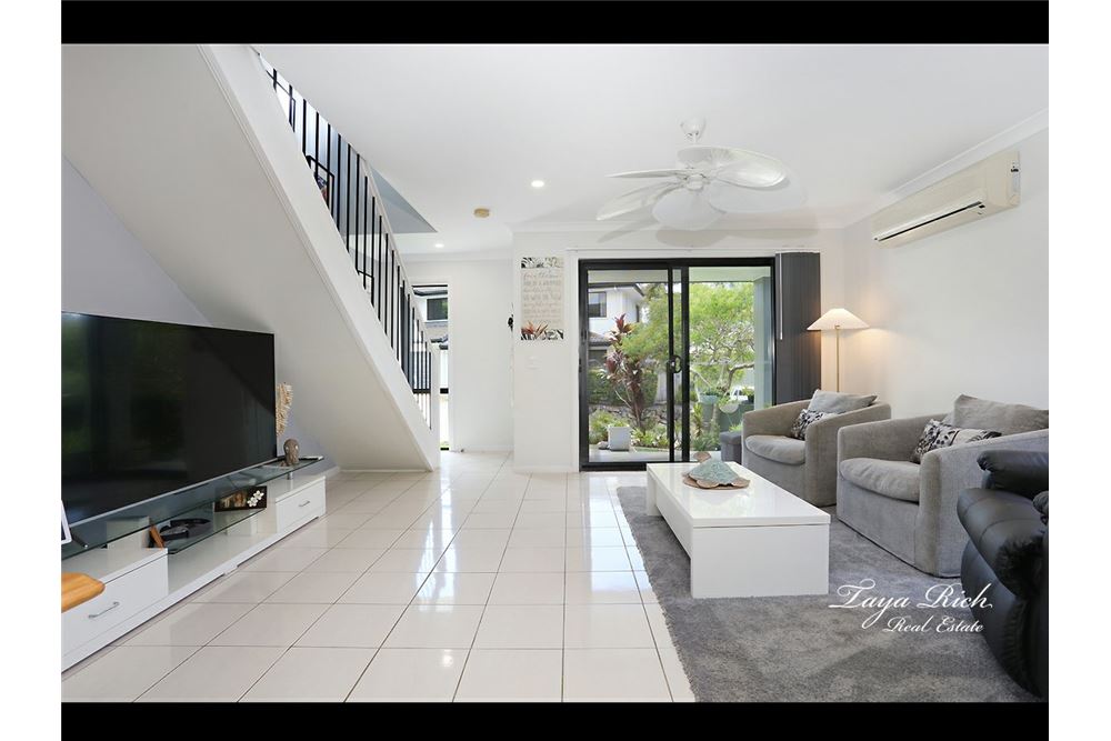 Residential - Townhouse - Merrimac, Australia - Australia - 4 - 1043195034-498