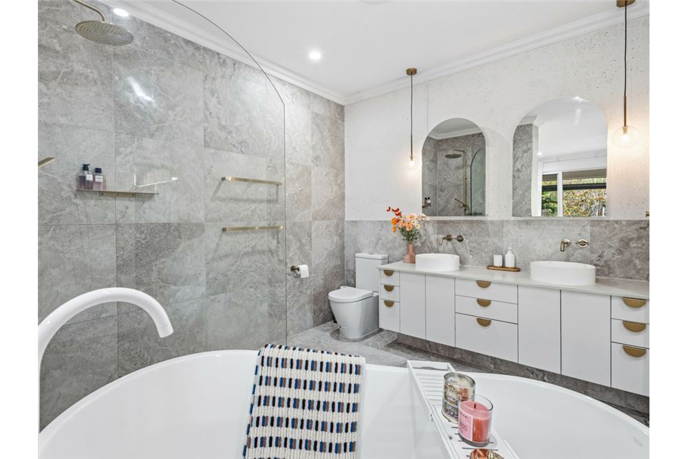 Residential - House - Merrimac, Australia - Australia - 24 - 1043195034-497