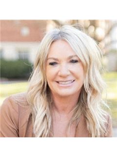 Paula Landsaw - RE/MAX Elite Realty
