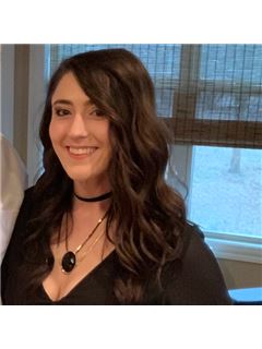 Associate - Hayley Starnes - RE/MAX Creative Realty