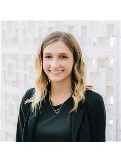 Alexis Miller - RE/MAX Advantage - Team Zimmerman