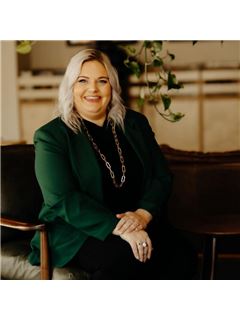 Kristen Henderson - RE/MAX Realty Source