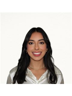 Valeria Garcia - RE/MAX Advantage