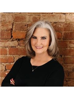 Jami Crecelius - RE/MAX 1st Choice