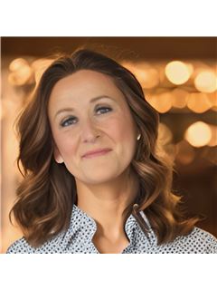 Shauna Gravil - RE/MAX Real Estate Executives