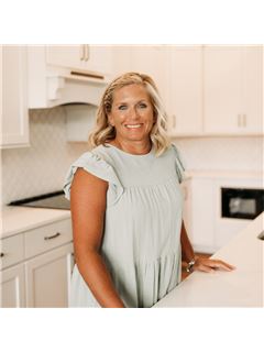 Sabrina Tucker - RE/MAX Creative Realty