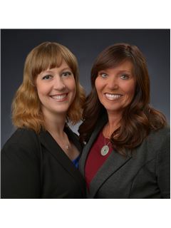 Stephanie Dooley - RE/MAX 1st Choice