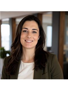 Jillian Rhoades - RE/MAX Advantage