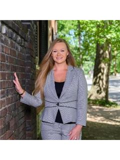 Danielle Ratliff - RE/MAX Creative Realty