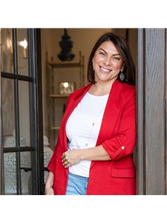 Carla Quintero - RE/MAX Experts