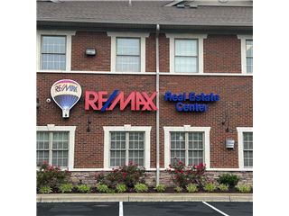 Office of RE/MAX Real Estate Champions - Crestwood