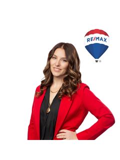 Julia Krusac - RE/MAX Town & Country