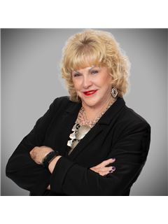Lynn Stephens - RE/MAX Town & Country