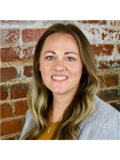 Stephanie Hanson - RE/MAX Tru