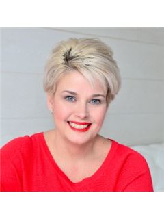 Crystal Chastain - RE/MAX Town & Country