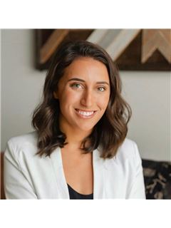Carley Queen - RE/MAX Town & Country