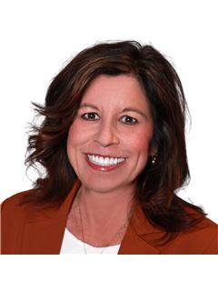 Lori Chastain - RE/MAX Town & Country