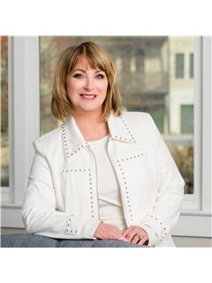 Vicky Rowe - RE/MAX Center