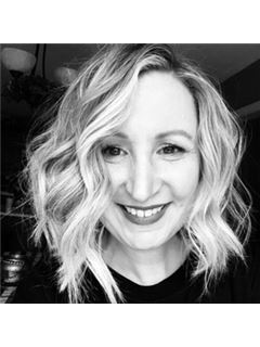 Kari J. Freeman - RE/MAX Advisors