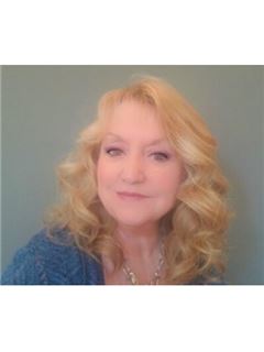 Robyn Lewis Goeringer - RE/MAX Classic