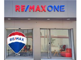 Office of RE/MAX One - El Menzah 1