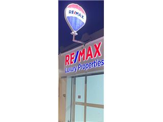 Office of RE/MAX Luxury Properties - La Marsa