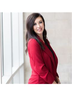Jessica Cox - RE/MAX Real Estate Associates