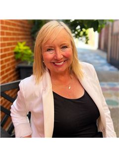 Debra McNutt - RE/MAX Revolution