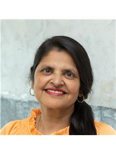 Anuja Chandra - RE/MAX Real Estate Professionals