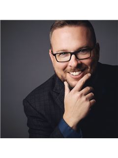 Associate - Gary West - RE/MAX Acclaimed Properties