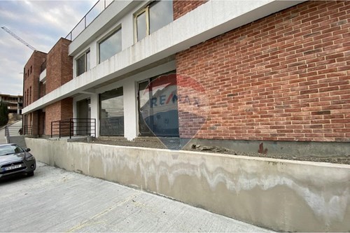 Office Space with Parking in the Prestigious Area